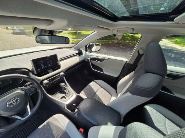 2025 Toyota RAV4 XLE Full Options Gulf Model 2