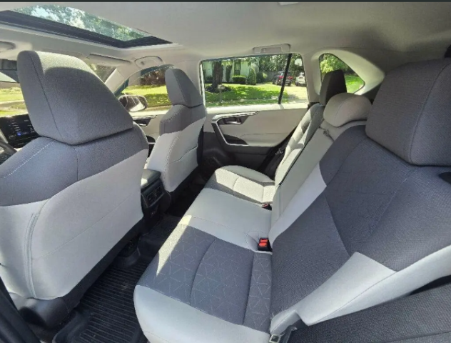 2025 Toyota RAV4 XLE Full Options Gulf Model 3